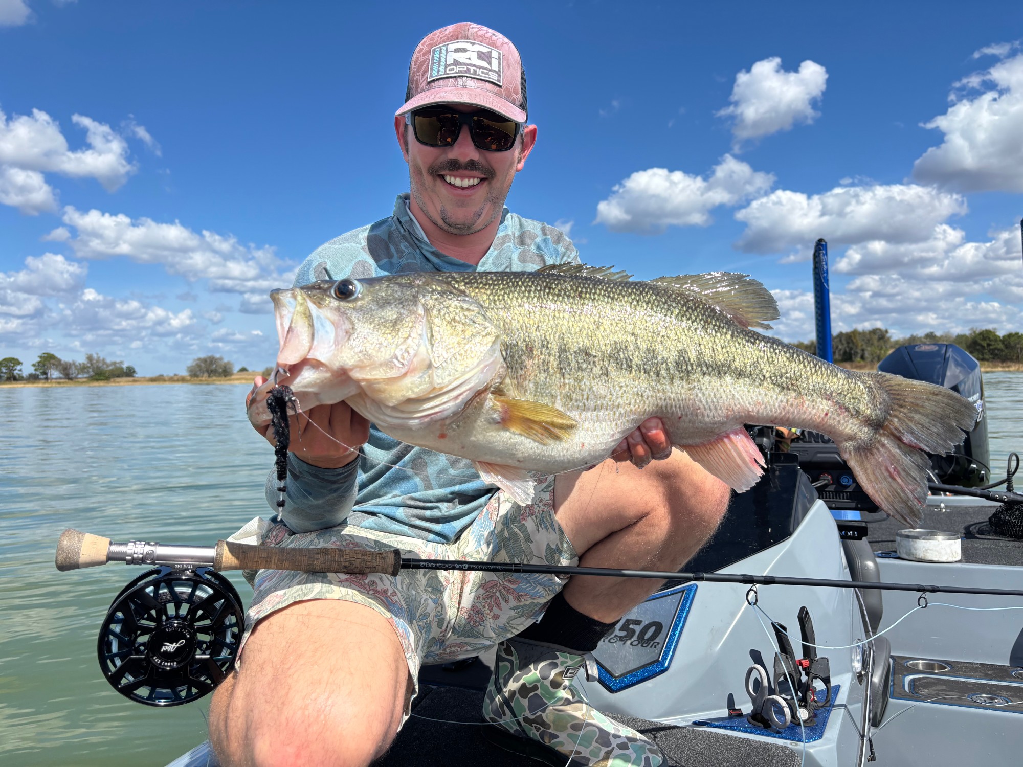 Catching a 10lb+ Bass on a Fly Rod - Flylords Mag Catching a 10lb+ Bass on a Fly Rod - Flylords Mag